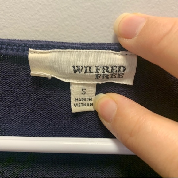 Aritzia Wilfred Free V Neck Sweater Lightweight Blue Rayon Blend - Picture 8 of 9